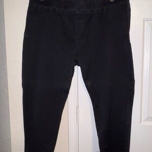 Avenue Women's Classic Black Skinny Jeans